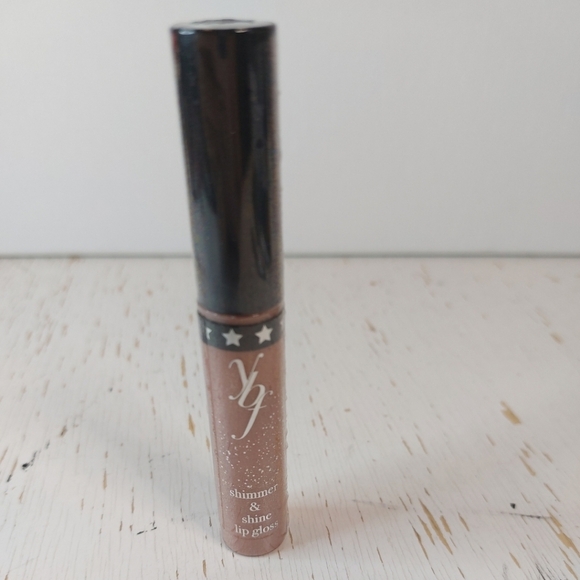 YBF Shimmer and Shine Lip Gloss Nicely Nude Color Pretty Moisturized Lips - Picture 6 of 6